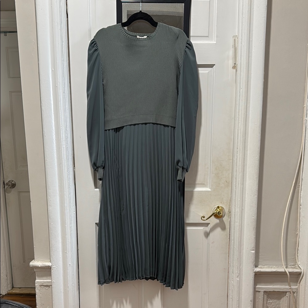 Chic Long Sleeve Pleated Dress in Gray
